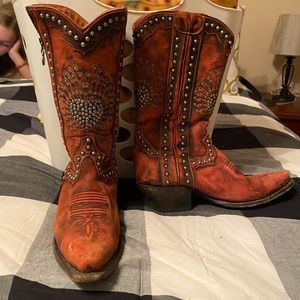 Dan Post size 6.5 like new boots, red.